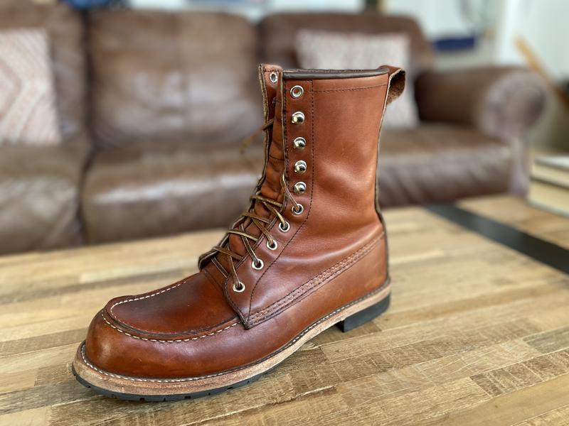 Genuinely curious, why does RW revert back to an eyelet at the very top of  the boot shaft on models that have speed hooks? : r/RedWingShoes