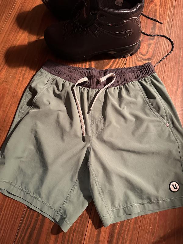 thumbnail image 2 of Vuori Kore Short 7.5" Lined – Men’s Athletic Hybrid Shorts Saltwater Red Salmon (Size L) 2 of 6
