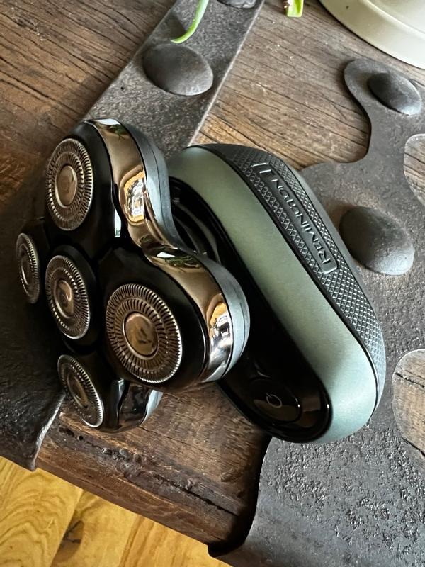 XR7200 RX7 Ultimate Series Head Shaver | Remington®