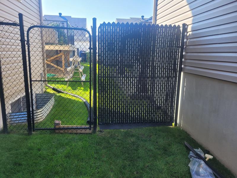Lamelle verticale pour clôture à mailles, 6', noir, 80/pqt de DUCHESNE