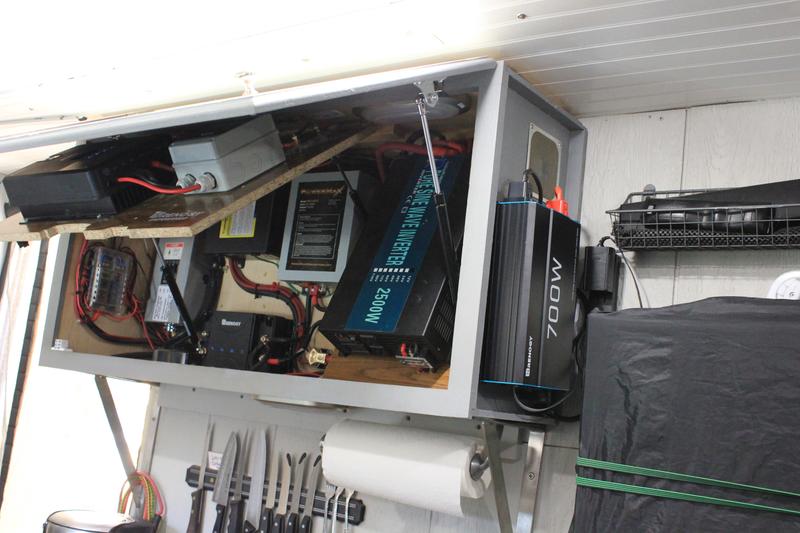 Renogy 700W 12V Pure Sine Wave Off Grid Solar Inverter, 45 OFF