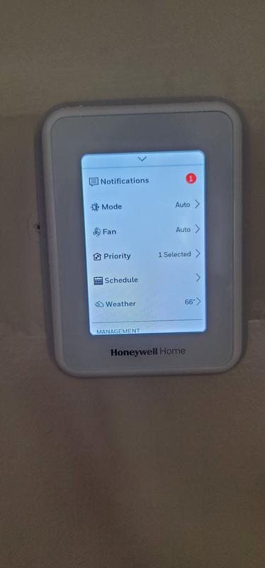 Honeywell Home T9 Smart Programmable Touch-Screen Wi-Fi Thermostat with  Smart Room Sensor White RCHT9610WFSW2003 - Best Buy