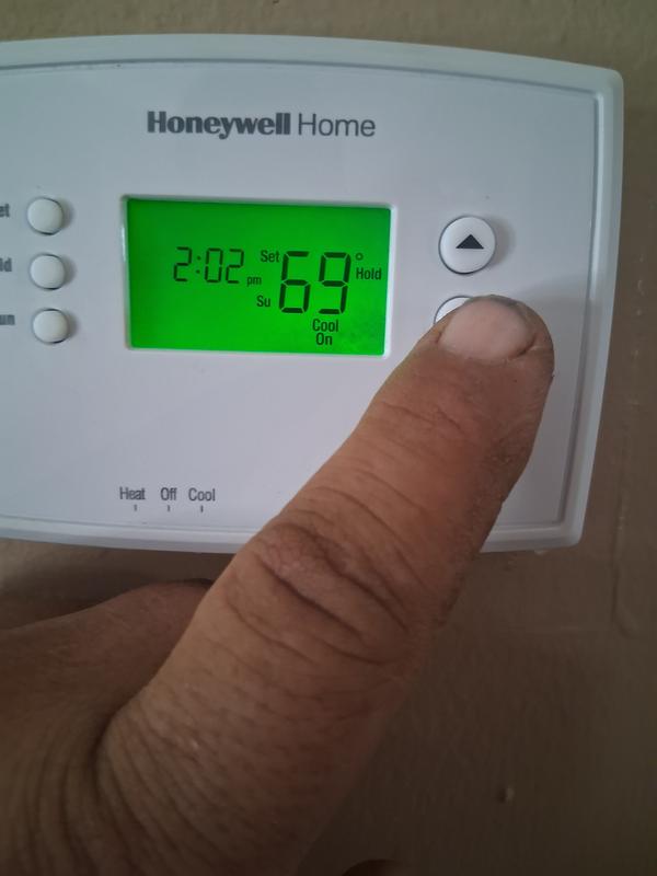 Honeywell 7-Day Programmable Thermostat RTH2510B1018/E1 - Main Image