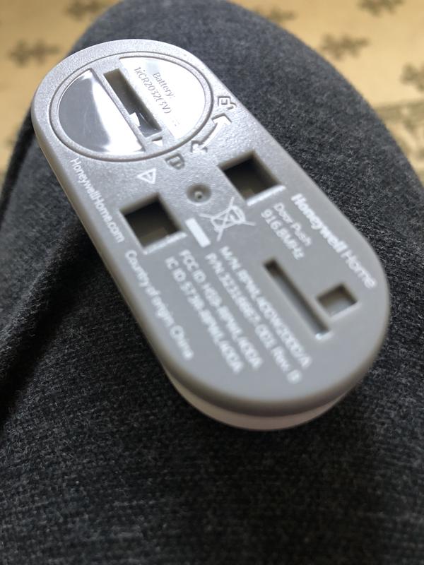 Battery compartment is at the top, locking latch is at the bottom, right of the unit, the bottom left of the mounting bracket