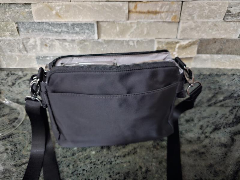 Customer photo for "Functional purse with a dressy appearance"