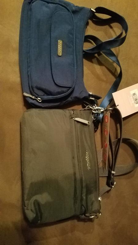 comparison of  blue  everyday bagg  and gray memento bag