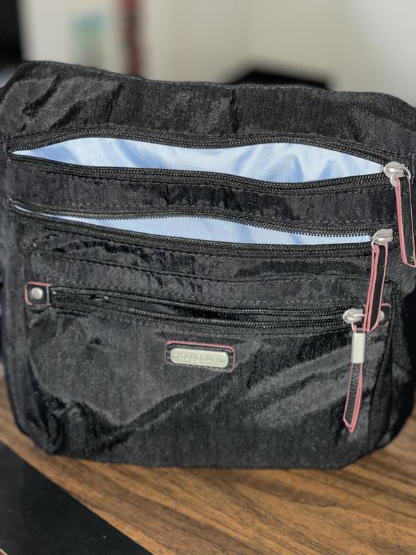 Love this bag! Look at all the pockets!