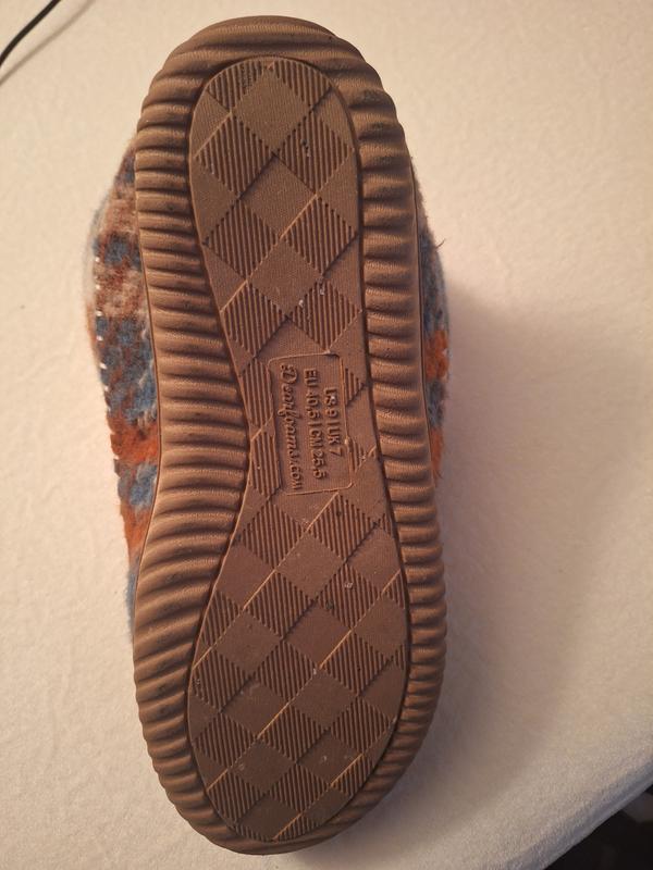 Customer photo for "Very slippery soles. Badly injured foot."