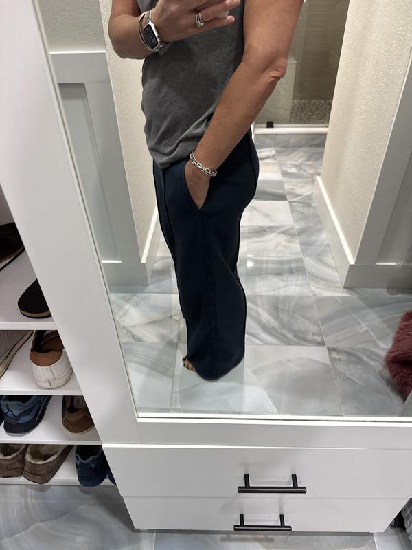 Love the pockets, the details down the front and the Rhône  strip down the sides!