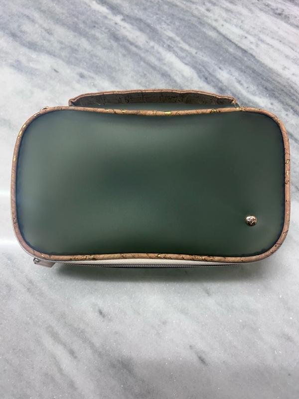 Customer photo for "Great makeup case with quality features as well as"