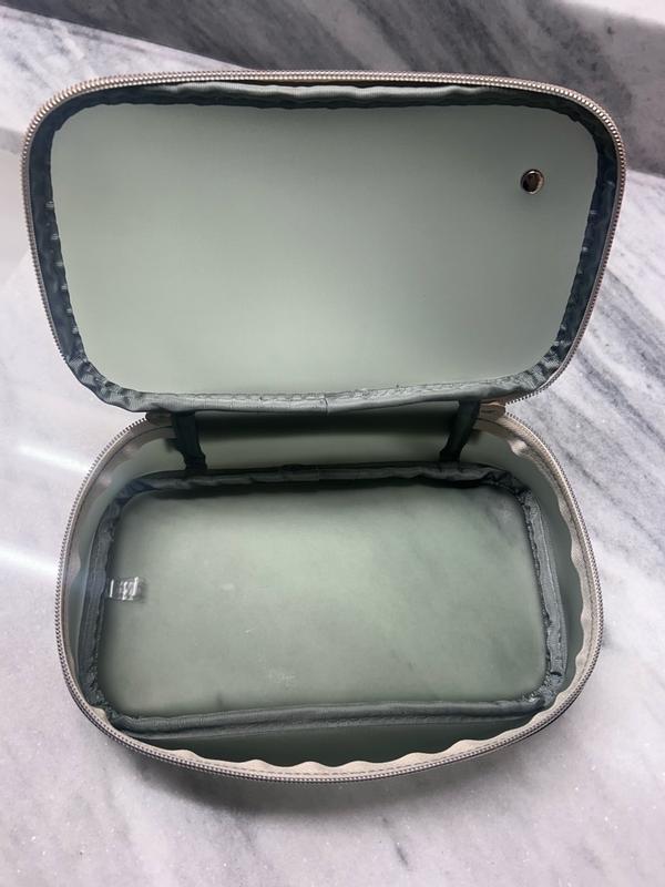 Customer photo for "Great makeup case with quality features as well as"