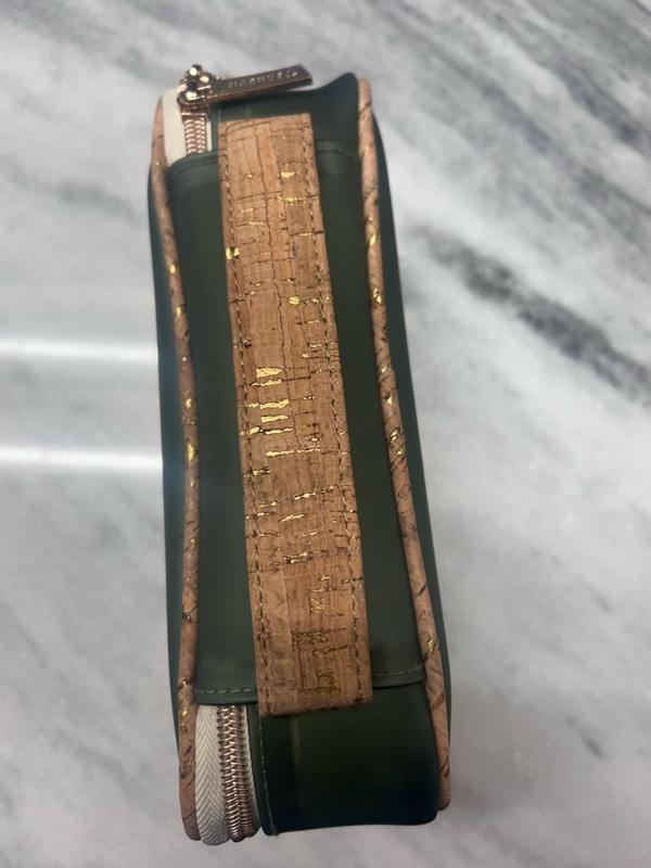 Customer photo for "Great makeup case with quality features as well as"