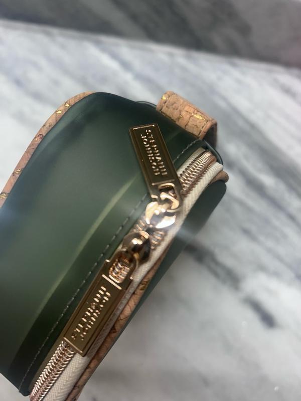Customer photo for "Great makeup case with quality features as well as"