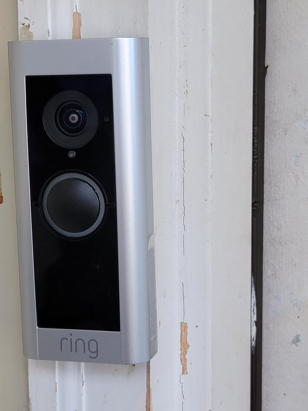 Fits in narrow spaces.