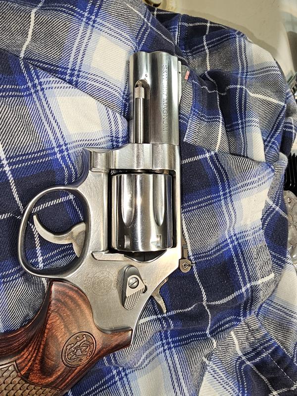 Smith & Wesson Model 686 Plus Deluxe .357 Magnum Revolver 3