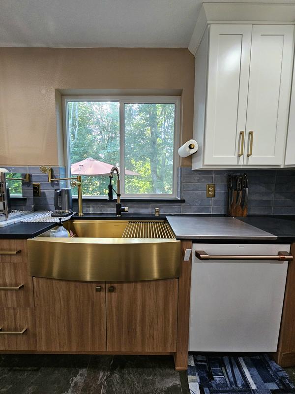 Ruvati 33-inch Apron-Front Farmhouse Kitchen Sink - Matte Gold