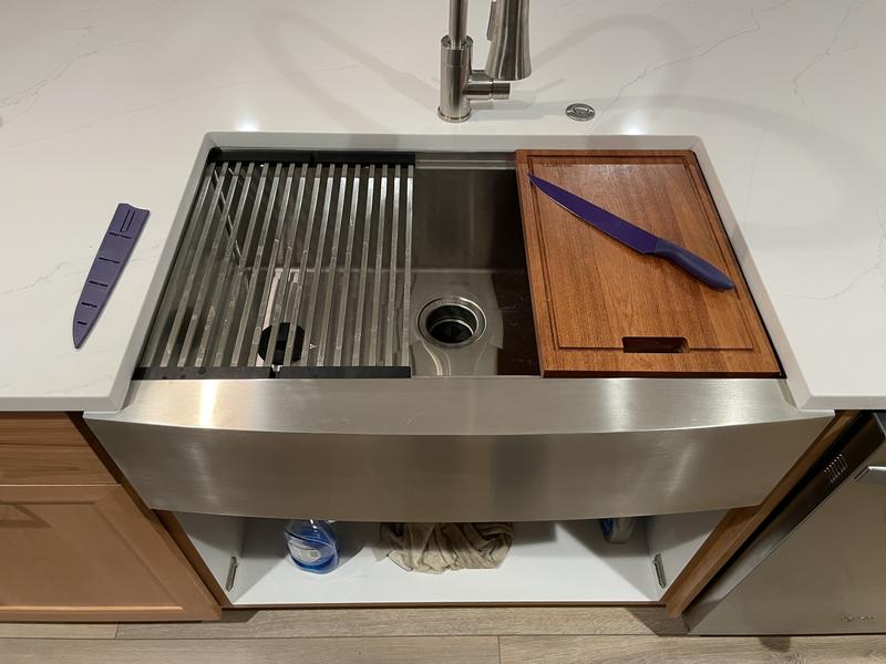 Ruvati 24-inch Apron-front Workstation Farmhouse Kitchen Sink 16