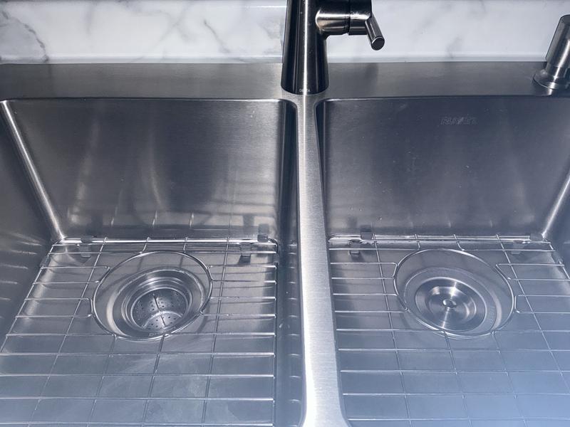 Ruvati 33 x 22 inch Drop-in Topmount Kitchen Sink 16 Gauge