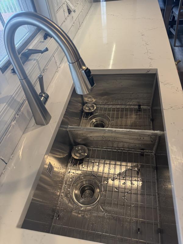 Ruvati 28-inch Low-Divide Undermount 60/40 Double Bowl Rounded