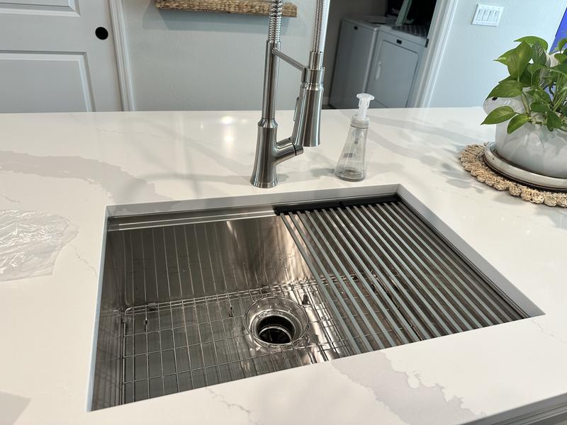 Ruvati HexBottom™ 33-inch Workstation Scratch Resistant Embossed