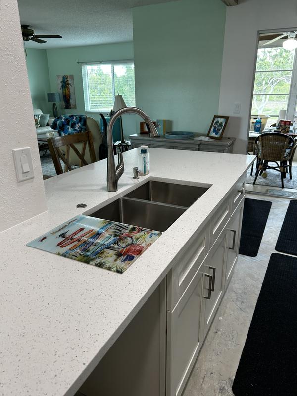 Ruvati 32-inch Undermount Kitchen Sink 30/70 Double Bowl 16 Gauge