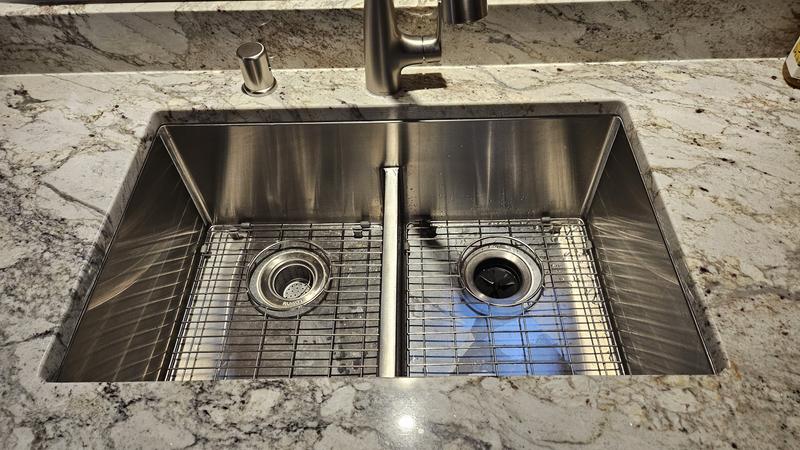 Ruvati 30-inch Low-Divide Undermount Rounded Corners 60/40