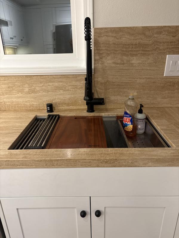 Ruvati HexBottom™ 33-inch Workstation Scratch Resistant Embossed