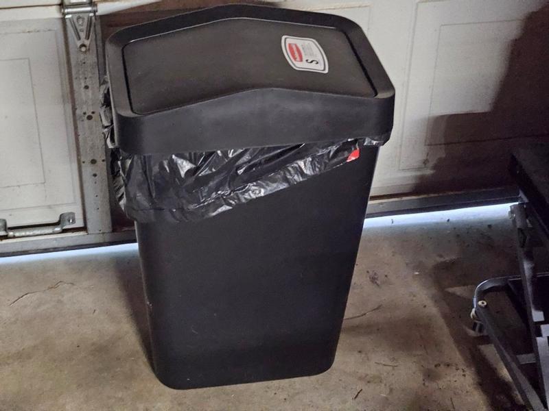 Rubbermaid 12.5-Gallon Black Plastic Indoor Kitchen Swing/Push Lid