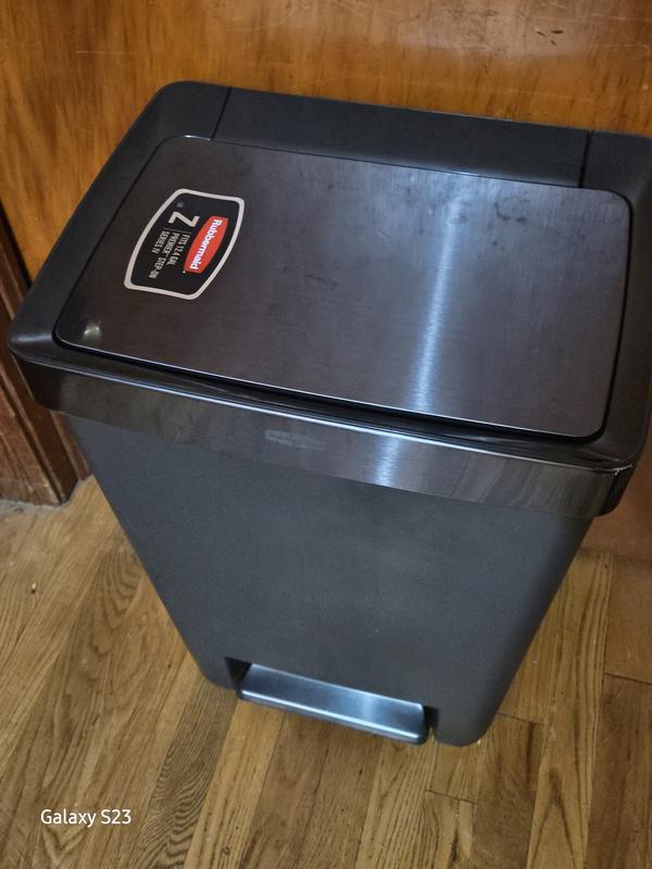 Rubbermaid Premier Series III Indoor Step-On Trash Can with Lid