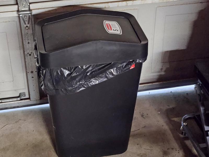Rubbermaid 12.5-Gallon Black Plastic Indoor Kitchen Swing/Push Lid