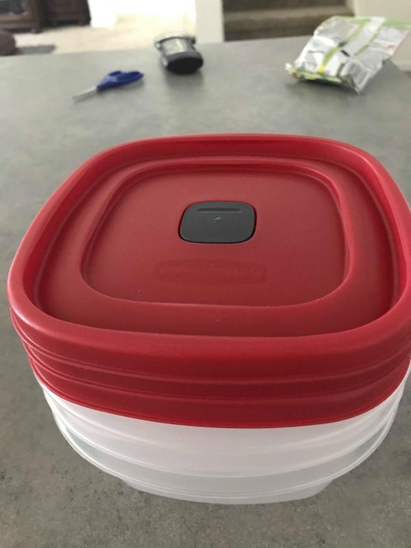 Rubbermaid Easy Find Vented Lids Food Storage Containers, Set of