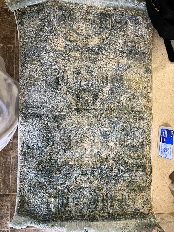 A photo of a 2 x 3 rug