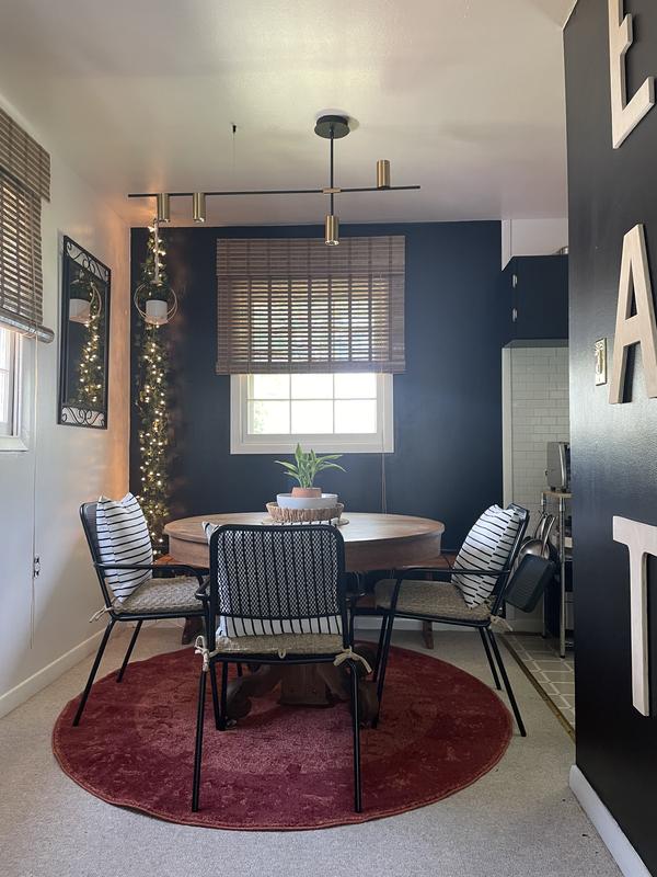 Dining room accent rug