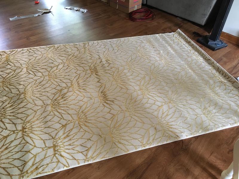 Rug with metallic threads