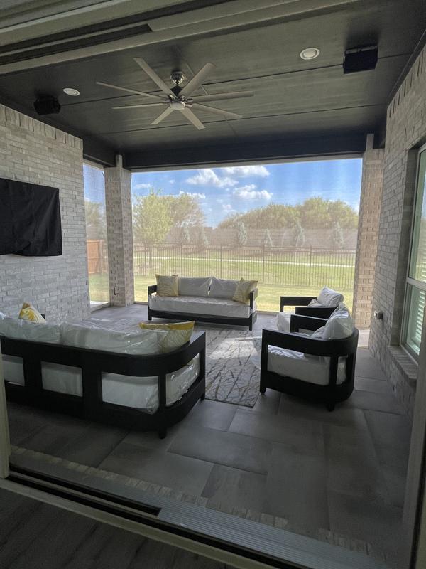 Finsbury rug on covered patio