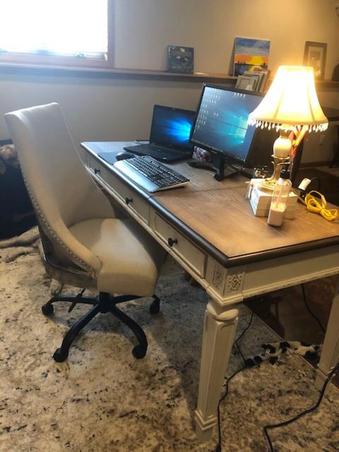 New rug, desk & chair
