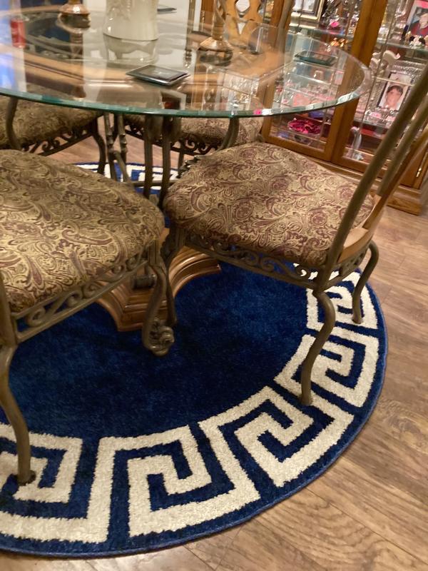 Close up of the Hera 6x6 rug