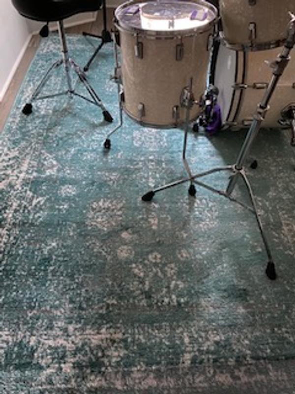 Floor tom likes it
