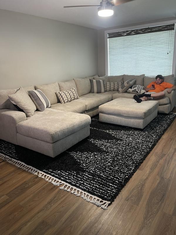 Don’t mind my crusty boyfriend 😂