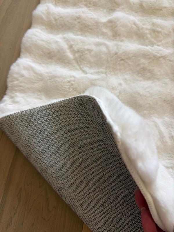 nuLOOM Jeni SuperiorWash Solid Faux Rabbit Machine Washable Area Rug in ...