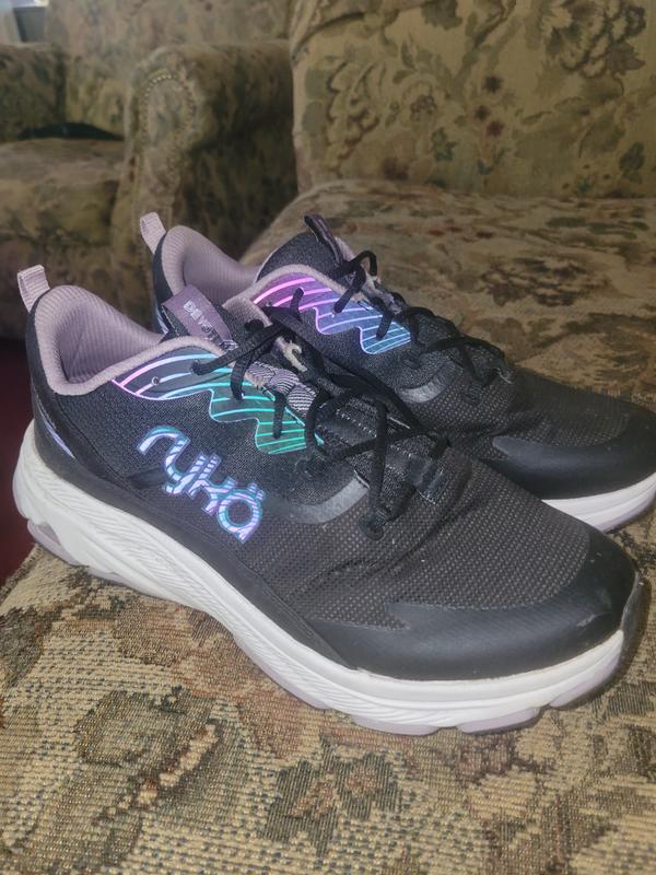 Customer photo for "Shoes are not comfortable to walk long distances."