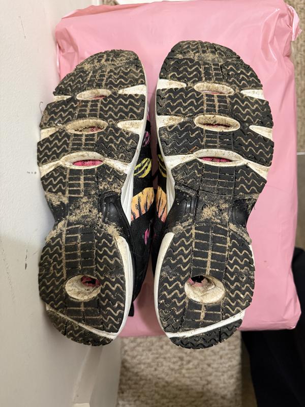 Holes formed in the heels allowing rocks to get jammed in there. So uncomfortable.