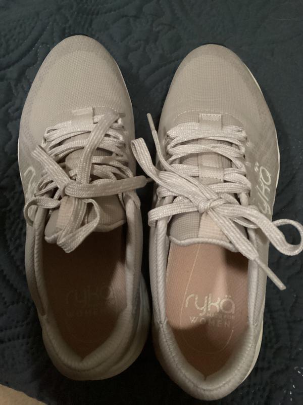 Customer photo for "Disappointed in these shoes!"