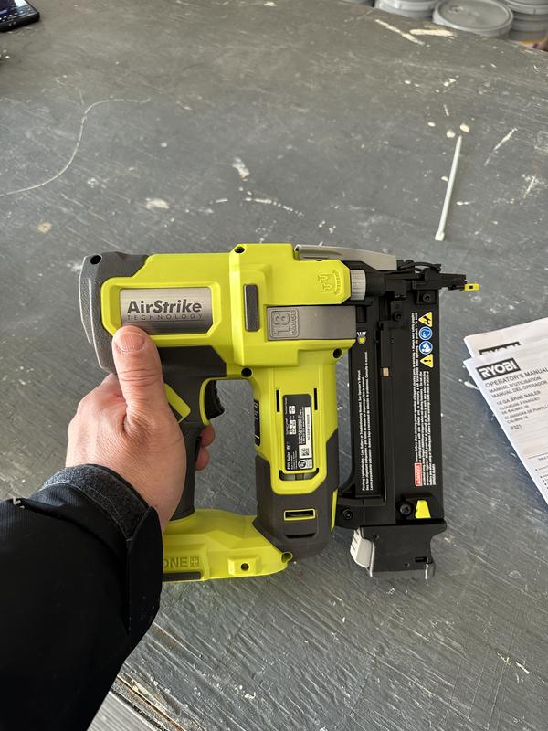 RYOBI ONE+ 18V 18-Gauge Cordless AirStrike Brad Nailer with 4.0 Ah Battery  and Charger P321K1N - The Home Depot