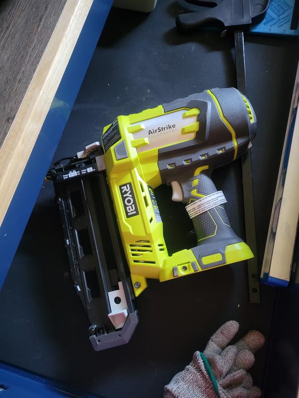 Ryobi p325 one+ 18v lithium ion discount battery powered cordless 16 gauge finish nailer