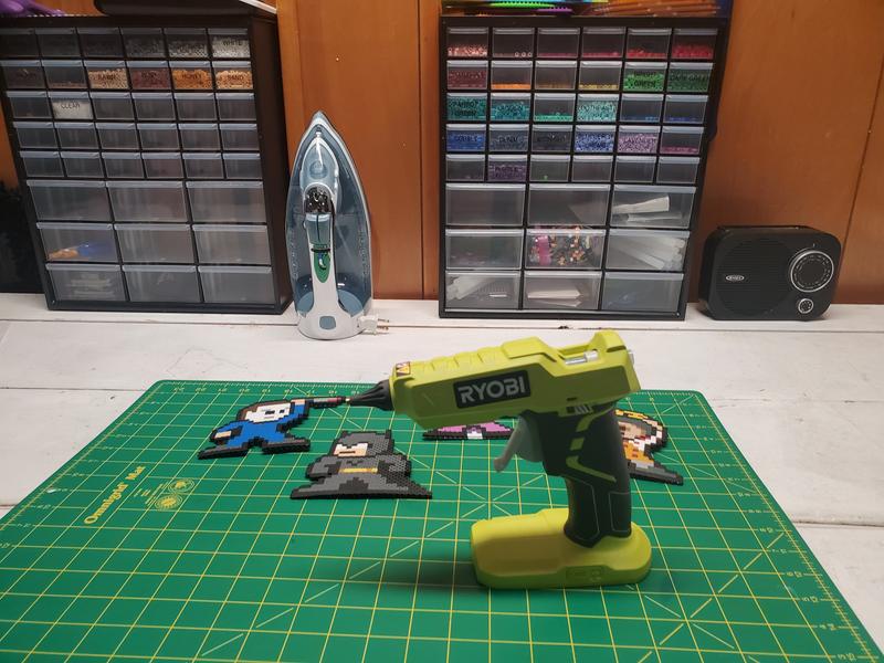 RYOBI GENUINE P305 18V 18-VOLT CORDLESS HOT HEATED GLUE GUN TOOL WITH 3  STICKS(TOOL ONLY ) for Sale in Boca Raton, FL - OfferUp