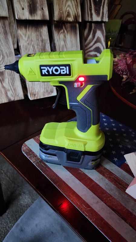 RYOBI ONE+ 18V Cordless Glue Gun (Tool Only) with (3) General Purpose Glue  Sticks PCL921B - The Home Depot