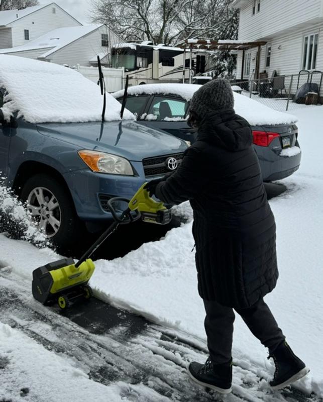 KIT DE PALA PARA NIEVE CON RUEDAS DE 40 Y 12 V - Herramientas RYOBI