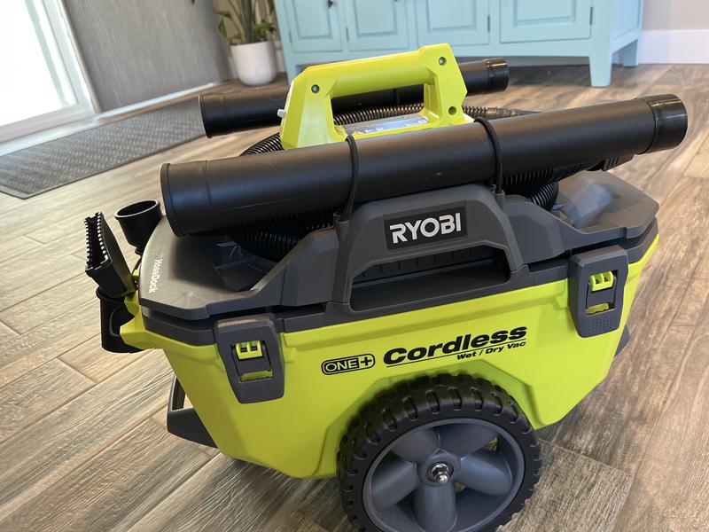 RYOBI 18V ONE+ 6 Gal. Aspirateur eau et poussière sans fil (outil  seulement)