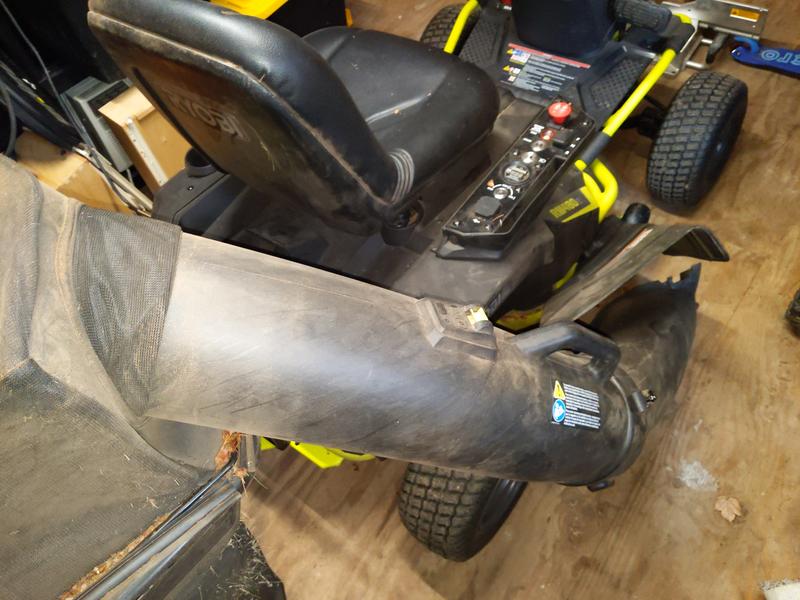ELECTRIC ZERO TURN RIDING MOWER BAGGER ATTACHMENT KIT